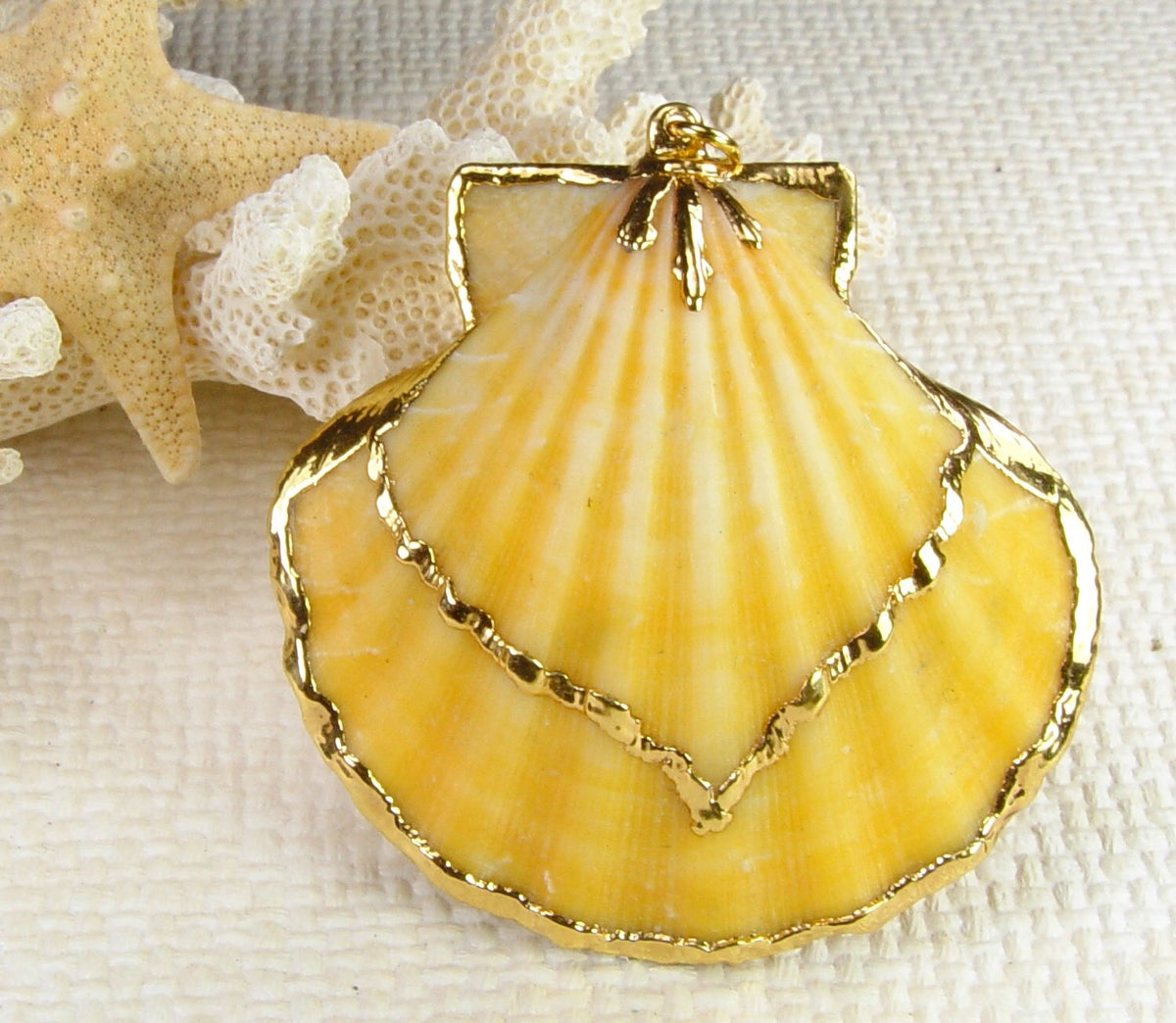 Relics Involving Seashell Stunning Scallop Seashell Pendant with Handcrafted with 18kt Gold ...