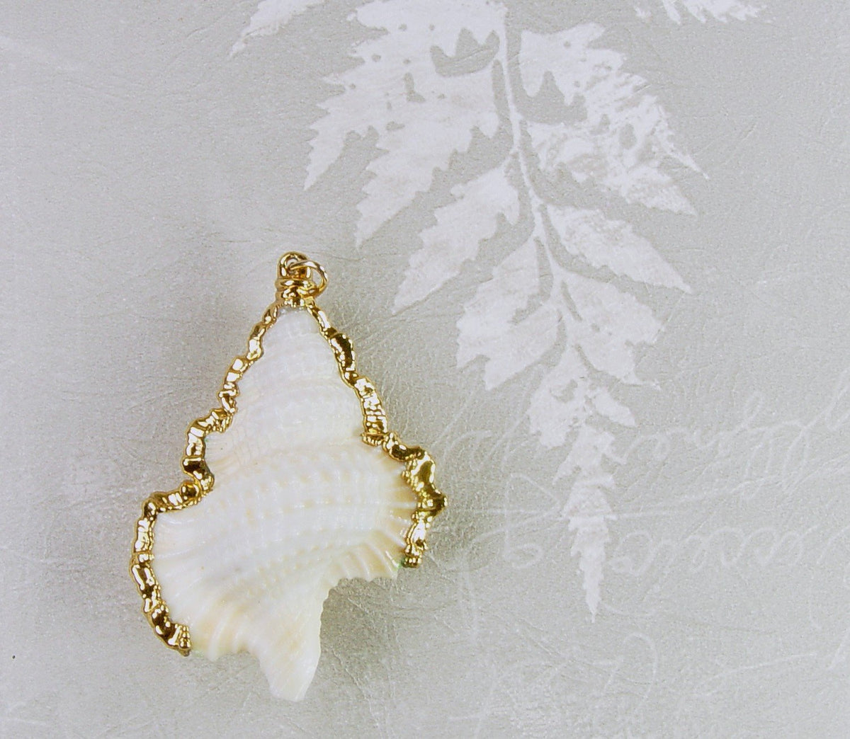 Relics Involving Seashell Stunning Maple Leaf Seashell Pendant with Handcrafted with 18kt Gold ...