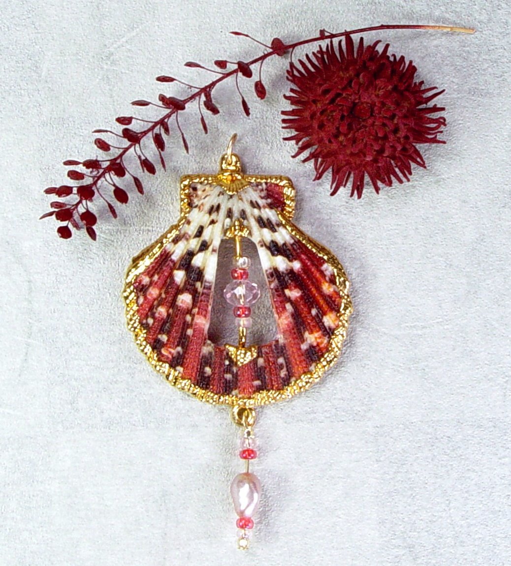Royal Cloak Scallop Pendant